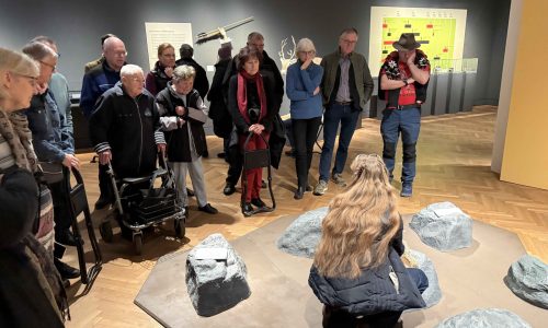 Feuer machen im Mittelalter - Vorführung in der Ausstellung "Essen und Trinken" der Reiss-Engelhorn-Museen mit Britta Bock (PIC) am 12. Januar 2025